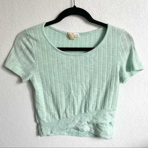 Asymmetric ribbed crop top M